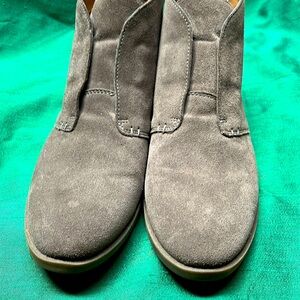 Franco Sarto suede slip-on booties. Women’s US SIZE 9. NEW. 🩶✨